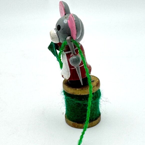 Vintage Wood Mouse Ornament Seamstress Decor On Spool Mid-Century Hand-Painted - Picture 8 of 9